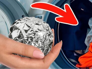 C’est pourquoi il faut mettre une boule de papier d’aluminium au sèche-linge