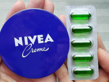 Mélangez donc la crème Nivea et la Vitamine E pour une peau sans taches ni rides