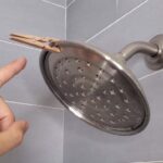 Voici la technique de la bouteille pour désodoriser le drain de la douche