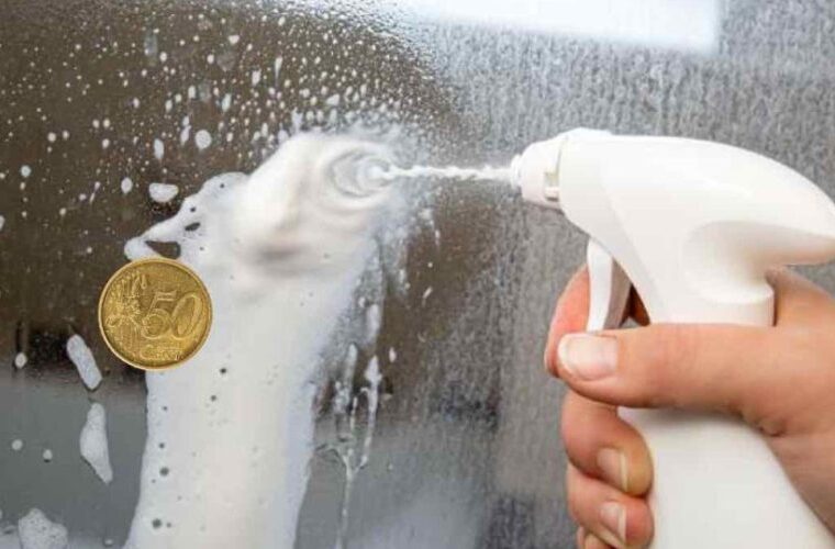 CE SPRAY POUR VERRE FAIT MAISON NE LAISSE AUCUNE TRACE – VOUS LE FAITES POUR 50 CENTIMES