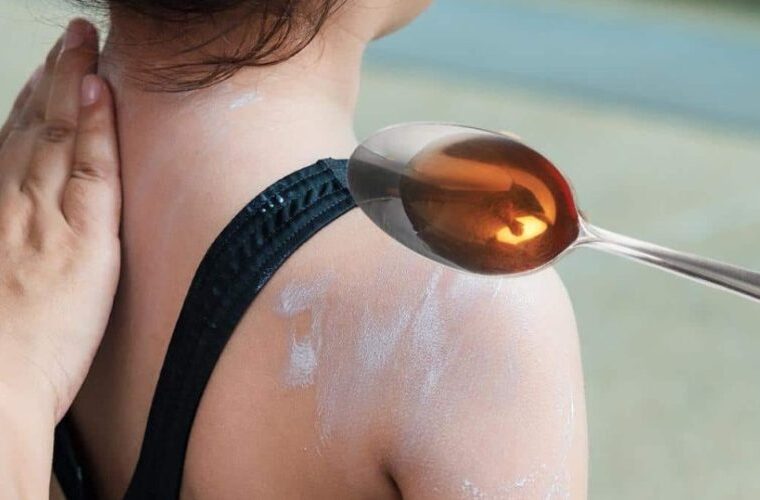 Si votre maillot de bain est plein de taches de crème solaire, ne désespérez pas : comment les enlever